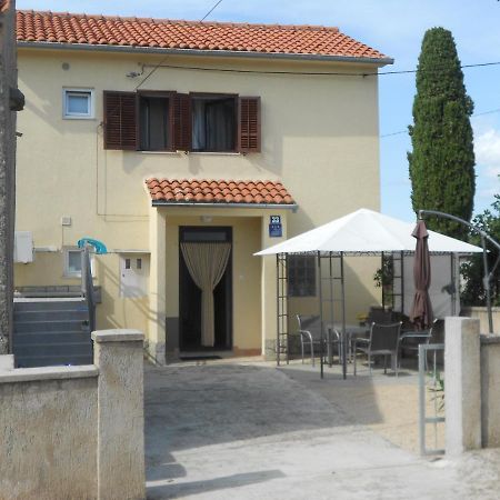 Holiday Home Mery By El-Pi Tours Malinska Exterior foto